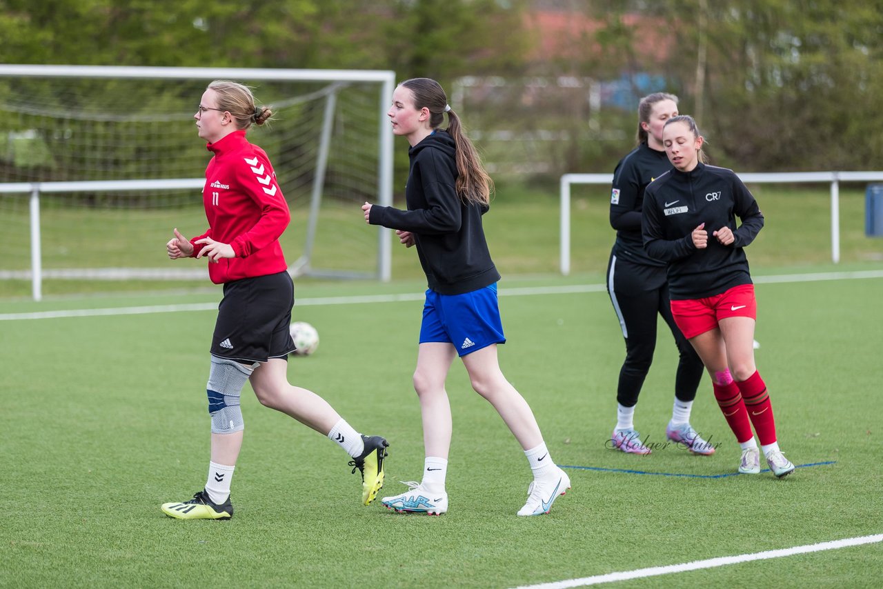 Bild 101 - Co-Trainerin der Frauen Nationalmannschaft Britta Carlson in Wahlstedt